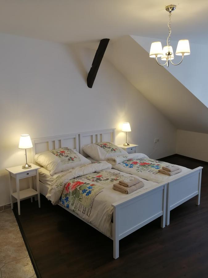 Hnizdo Snu Hotel Hradec Kralove Bagian luar foto